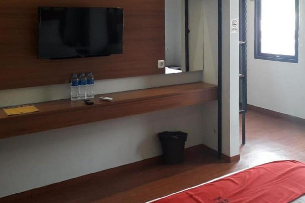 Reddoorz Plus @ Doorman Guest House Bandung Exterior foto